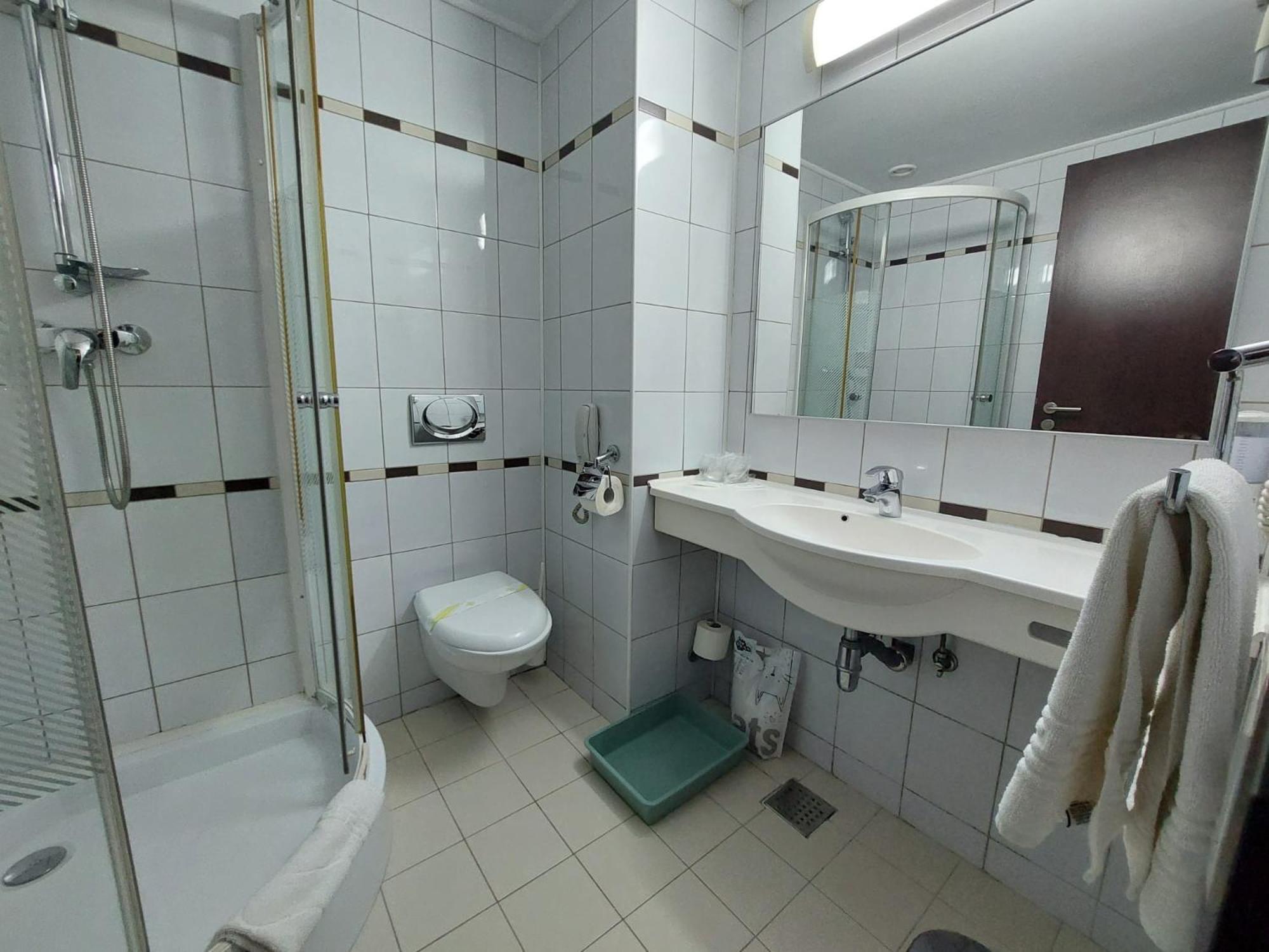 Hotel Rapsodia City Center Botoşani Esterno foto