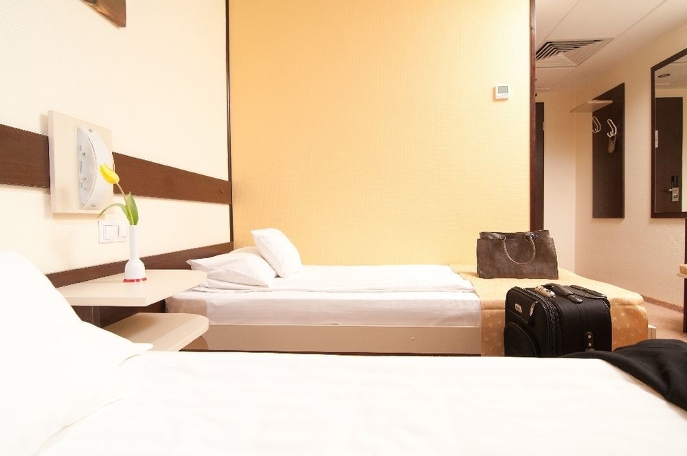 Hotel Rapsodia City Center Botoşani Esterno foto
